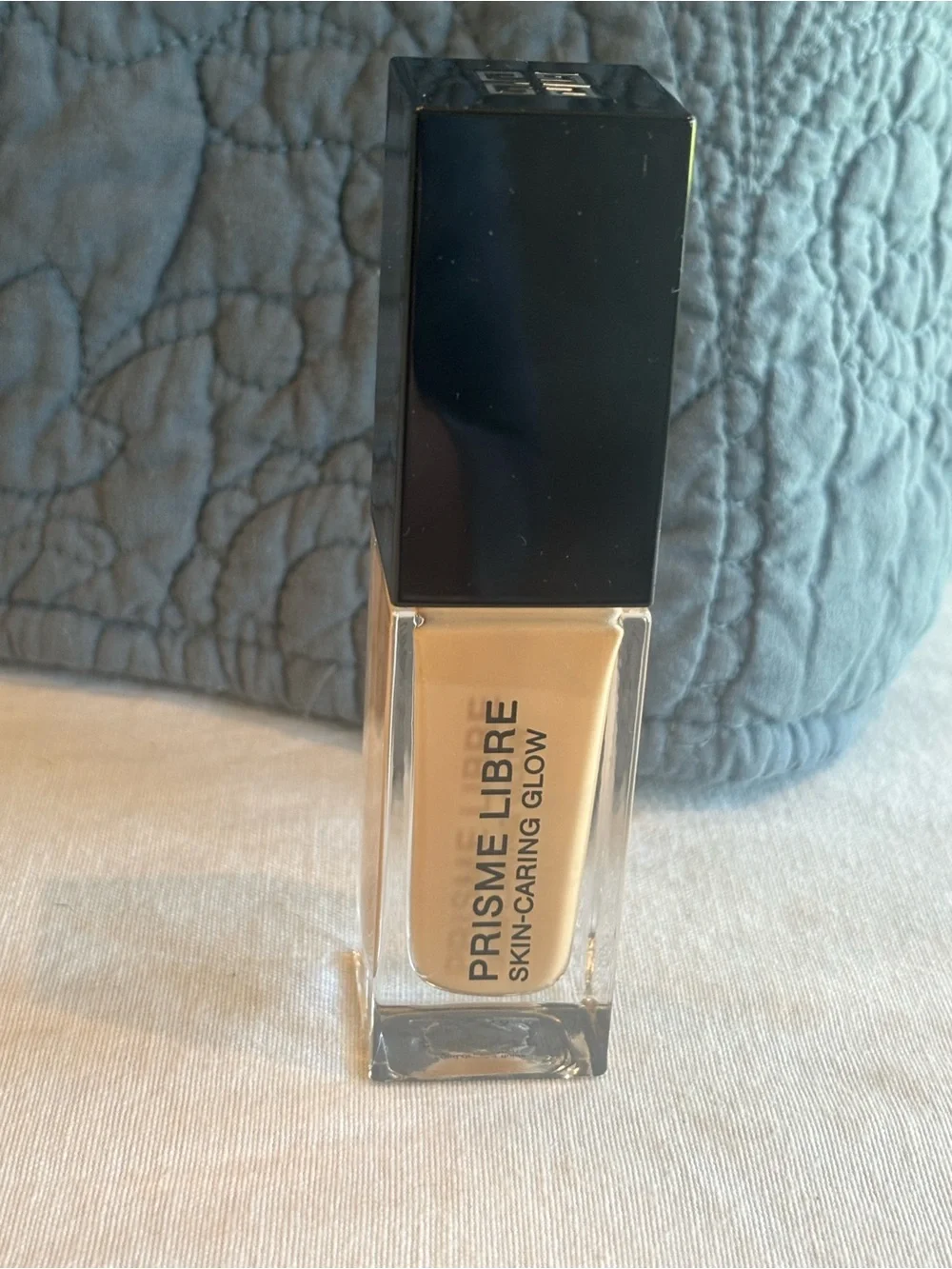 Givenchy Prisme Libre Skin-Caring Glow Foundation 4-W310 Medium Warm